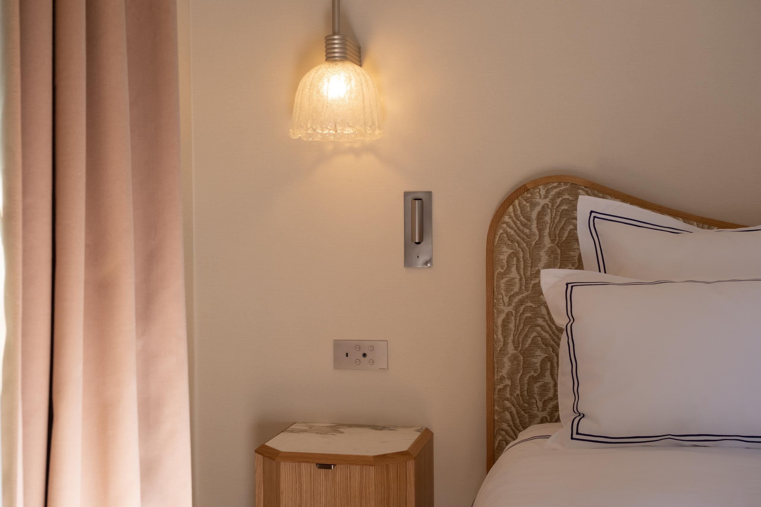 Two-Bedroom Suite, dettaglio della lampada in vetro - Palazzo Genazzini